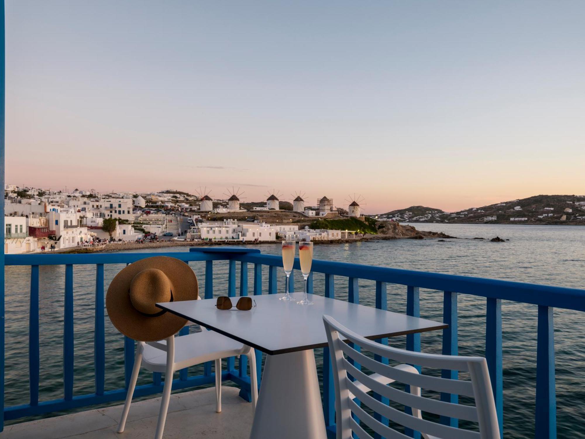 Bluetopia Suites Mykonos Town Exterior foto